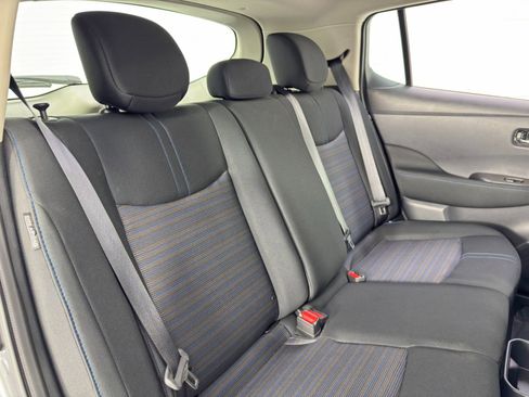 Used 2025 Nissan Leaf S image 31