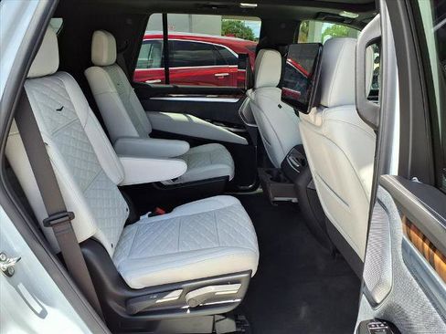 New 2026 Cadillac Escalade Platinum Sport AWD/4WD image 10