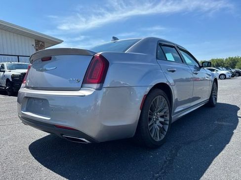 Used 2018 Chrysler 300 S w/ 300S Premium Group RWD image 6