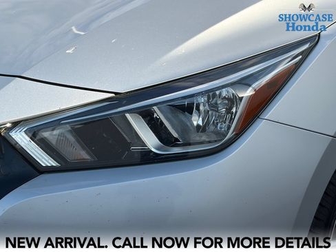 Used 2021 Nissan Versa SV FWD image 11