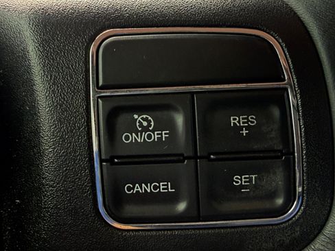 Used 2018 Jeep Wrangler Unlimited Sahara w/ Connectivity Group AWD/4WD image 33