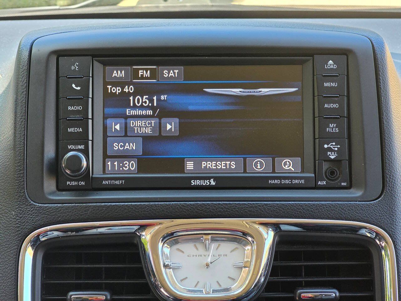 Used 2015 Chrysler Town & Country Touring-L w/ Driver Convenience Group FWD image 21