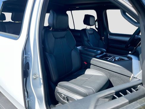 Certified 2025 Jeep Wagoneer L Series II w/ Premium Group I image 31