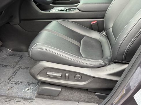 Used 2023 Honda Pilot Touring image 15