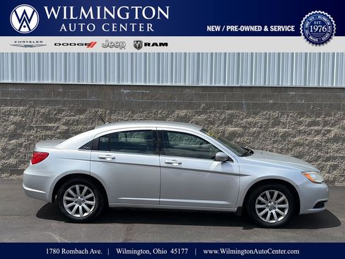 Used 2011 Chrysler 200 Touring FWD image 1
