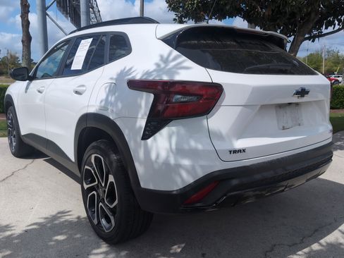 Used 2024 Chevrolet Trax RS w/ Sunroof Package image 8