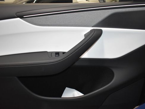 Used 2026 Tesla Model Y AWD image 24