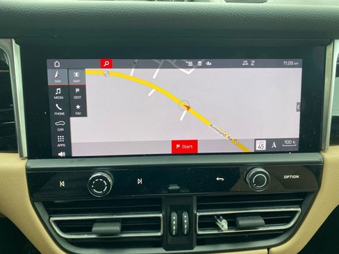 Used 2023 Porsche Macan image 17