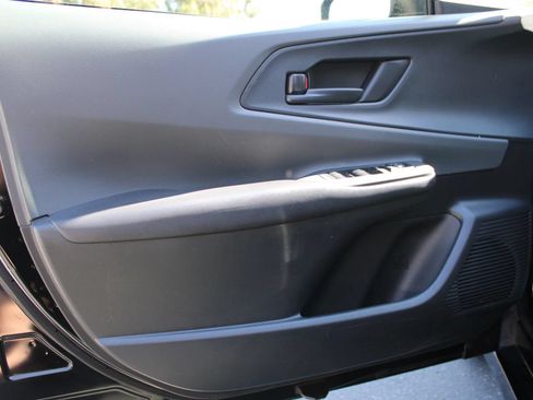 Used 2023 Toyota Prius LE FWD image 5