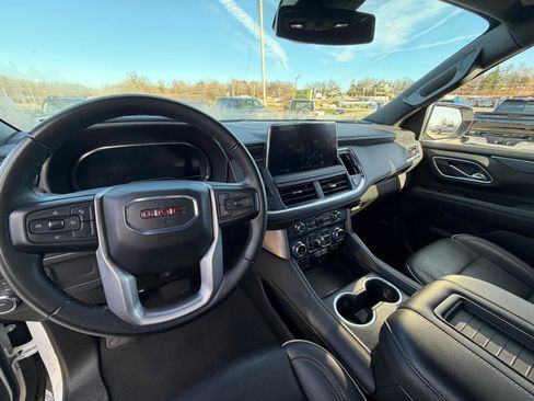 Used 2024 GMC Yukon SLT image 10