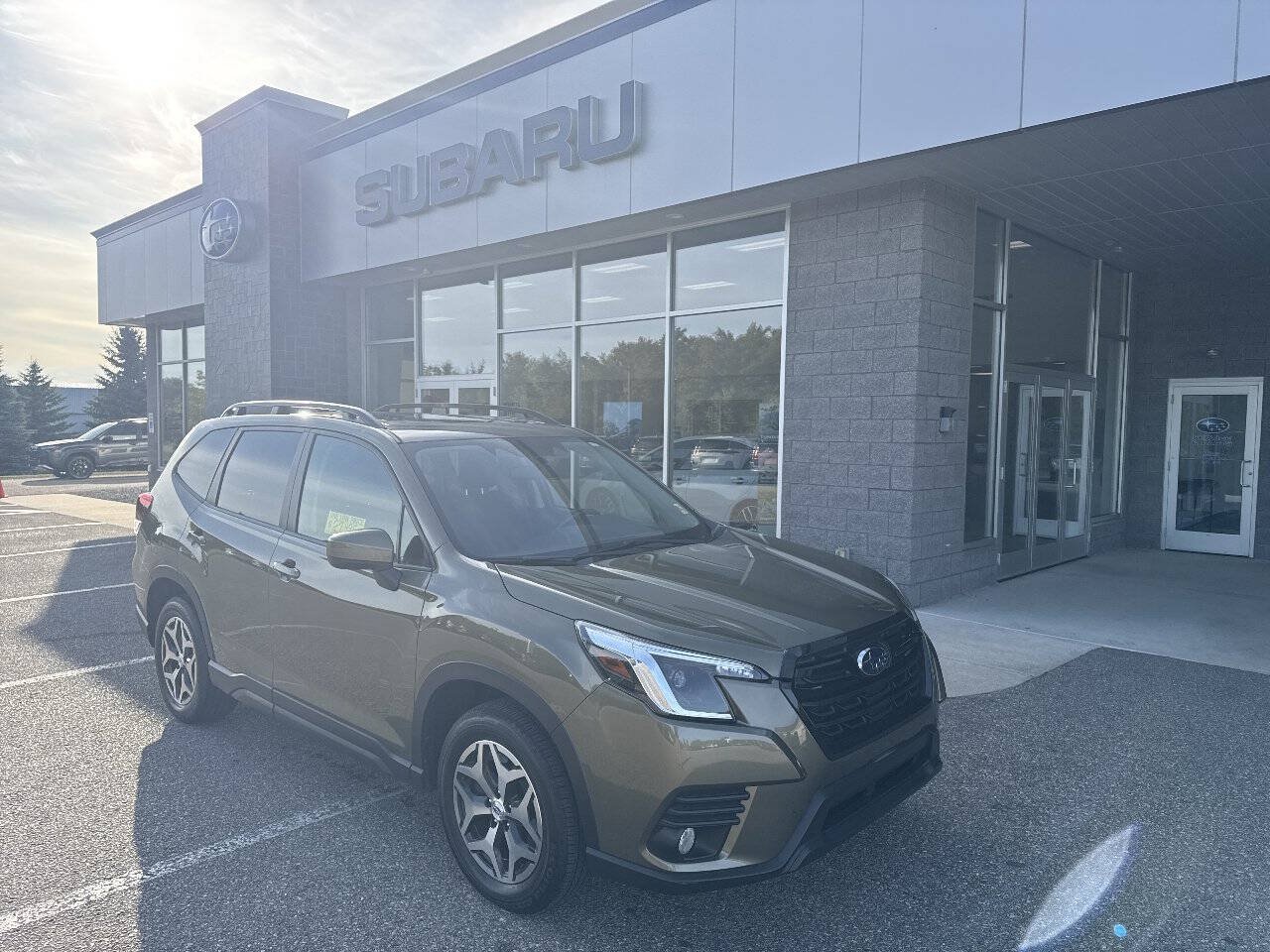 Used 2022 Subaru Forester Premium AWD/4WD image 2