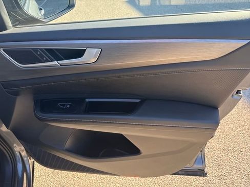 Certified 2025 Volkswagen Atlas Cross Sport SE image 34