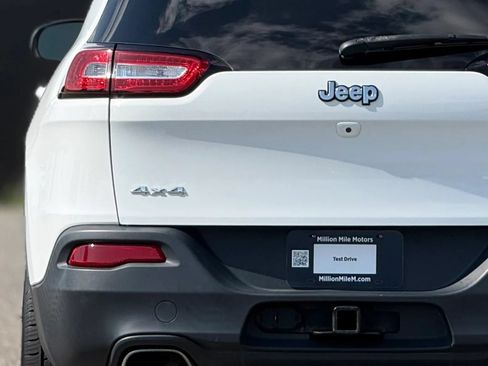 Used 2016 Jeep Cherokee Latitude w/ Comfort/Convenience Group AWD/4WD image 13