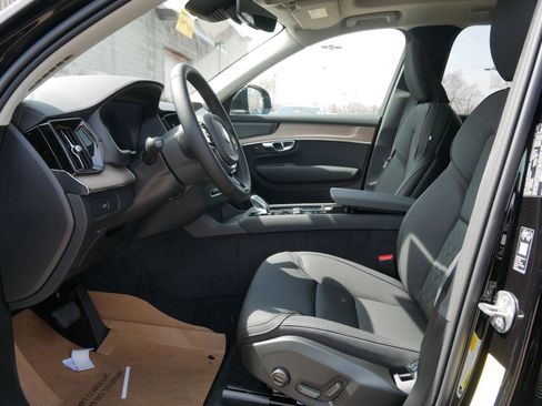 New 2026 Volvo XC90 B6 Plus w/ Protection Package Premier AWD/4WD image 5