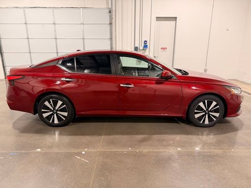 Used 2021 Nissan Altima 2.5 SV FWD image 4