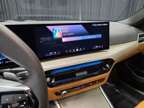 Used 2025 BMW 330i xDrive Sedan w/ Premium Package image 23