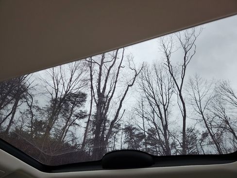 Used 2025 Land Rover Discovery S image 28