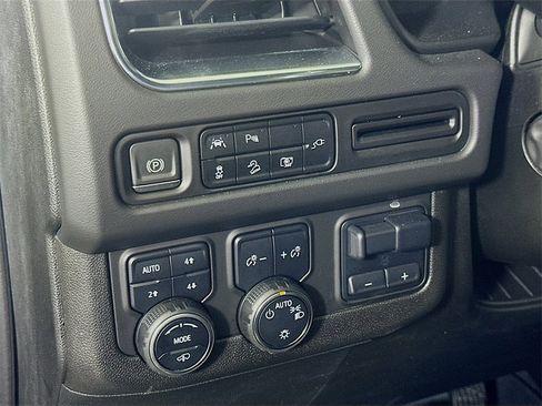 Used 2022 Chevrolet Tahoe Z71 w/ Z71 Off-Road Package image 23