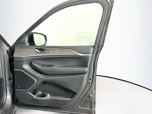 Used 2022 Jeep Grand Cherokee Limited 4xe image 34