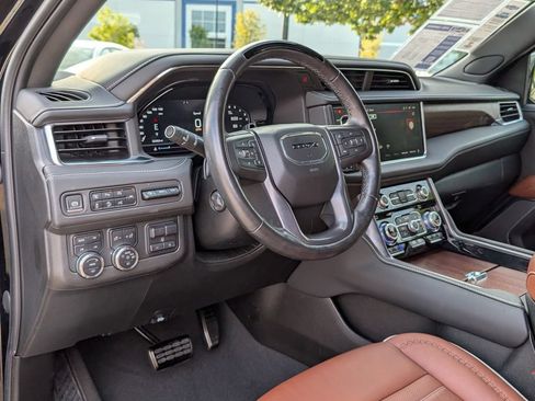 Used 2023 GMC Yukon XL Denali Ultimate AWD/4WD image 4