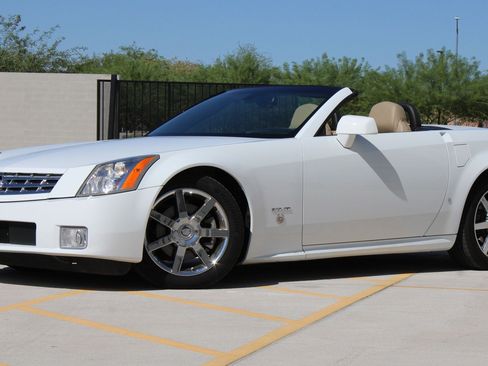 Used 2008 Cadillac XLR RWD image 4