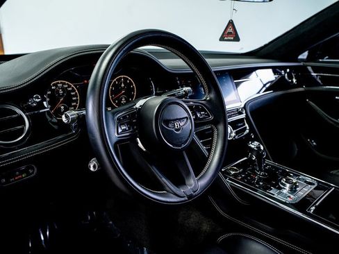 Used 2021 Bentley Flying Spur W12 image 37