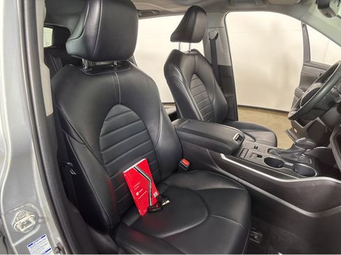 Used 2022 Toyota Highlander XLE image 5