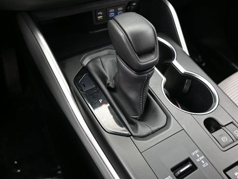 Used 2022 Toyota Highlander L image 20
