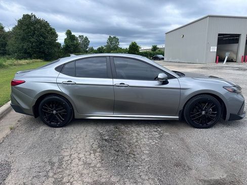 Used 2025 Toyota Camry SE FWD image 3
