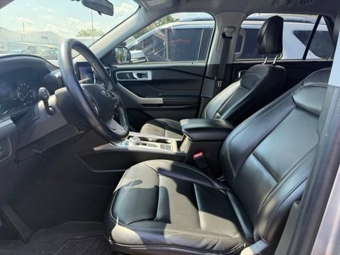 Used 2022 Ford Explorer XLT w/ Equipment Group 202A RWD image 7