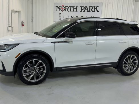 Used 2025 Lincoln Corsair FWD w/ Equipment Group 101A image 6