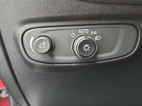 Used 2019 Chevrolet Equinox LT FWD image 23