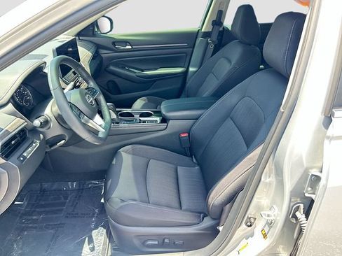 Certified 2024 Nissan Altima 2.5 SV w/ SV Premium Package FWD image 18