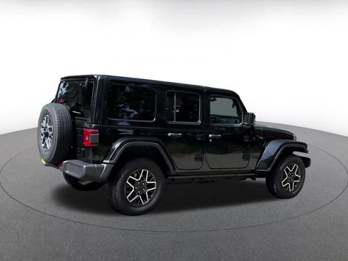 Used 2025 Jeep Wrangler Unlimited Sahara AWD/4WD image 11