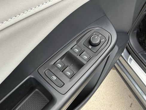 New 2026 Volkswagen Taos SE FWD image 11