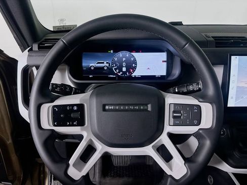 Used 2025 Land Rover Defender 110 S image 12
