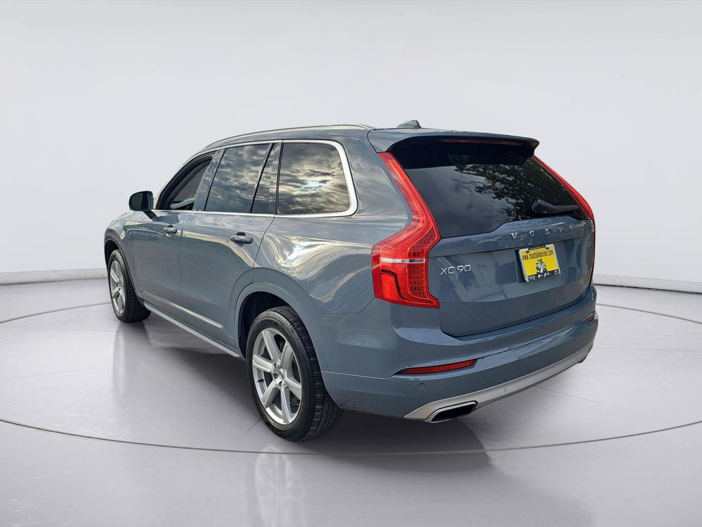 Used 2021 Volvo XC90 T5 Momentum w/ Climate Package FWD image 3