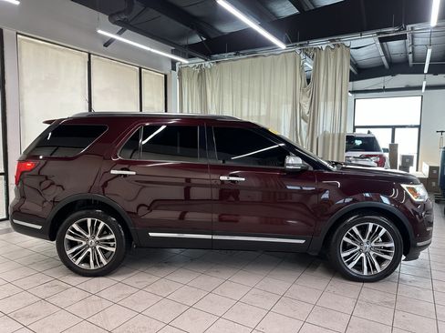 Used 2018 Ford Explorer Platinum AWD/4WD image 3