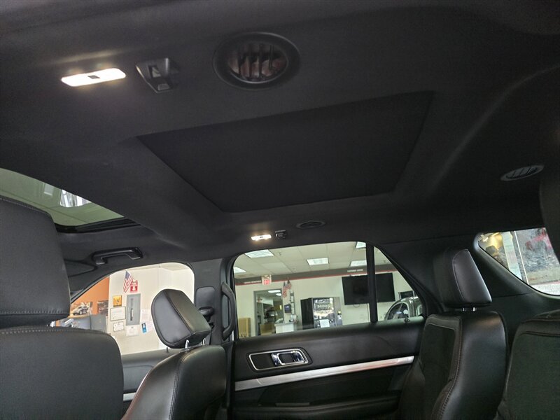 Used 2018 Ford Explorer XLT w/ Equipment Group 202A AWD/4WD image 16