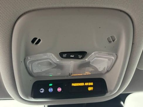 Used 2025 Chevrolet TrailBlazer LT w/ Convenience Package FWD image 33