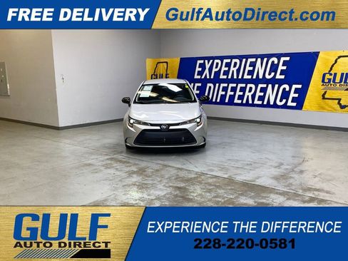 Used 2024 Toyota Corolla LE FWD image 3