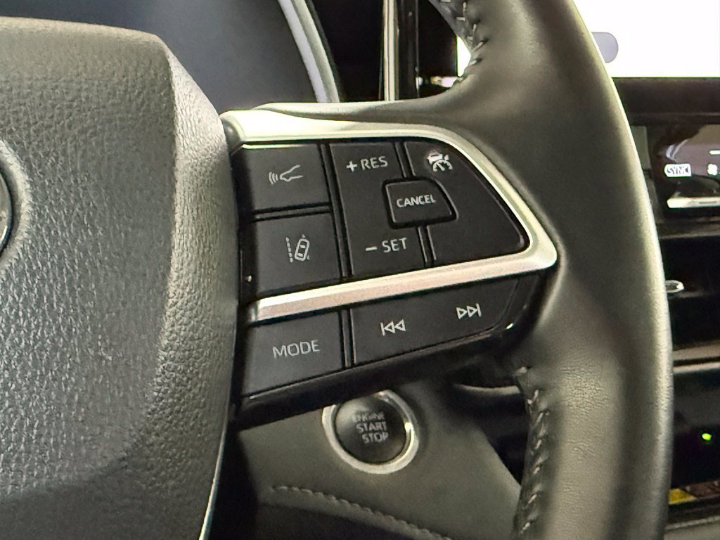 Used 2025 Toyota Highlander XLE AWD/4WD image 19