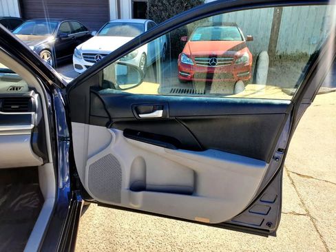 Used 2014 Toyota Camry LE image 24