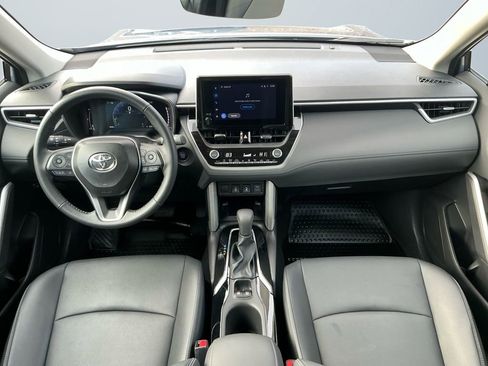 Certified 2025 Toyota Corolla Cross XLE image 12