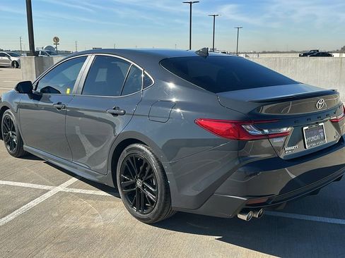 Used 2025 Toyota Camry Hybrid image 11