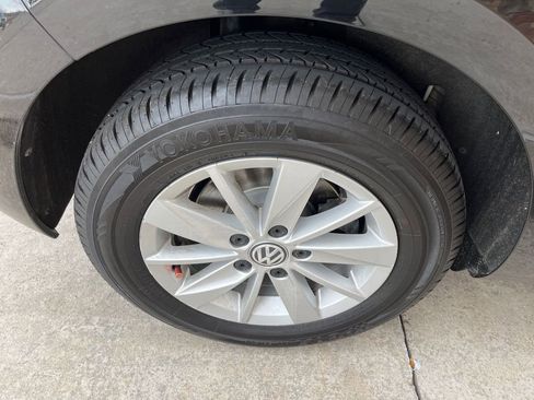 Used 2016 Volkswagen Golf S image 20