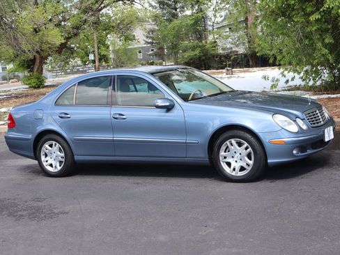 Used 2005 Mercedes-Benz E 320 4MATIC Sedan image 2