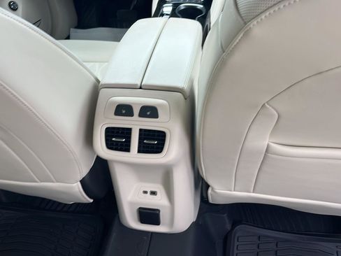 Used 2022 Buick Envision Avenir w/ Technology Package II FWD image 29