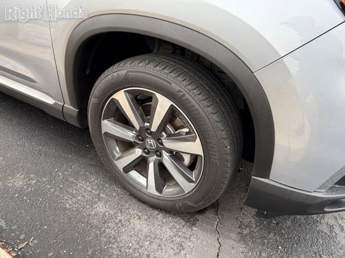 Certified 2025 Honda Pilot Touring image 6