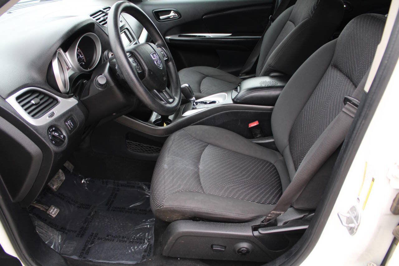 Used 2017 Dodge Journey SXT w/ Comfort/Convenience Group FWD image 13